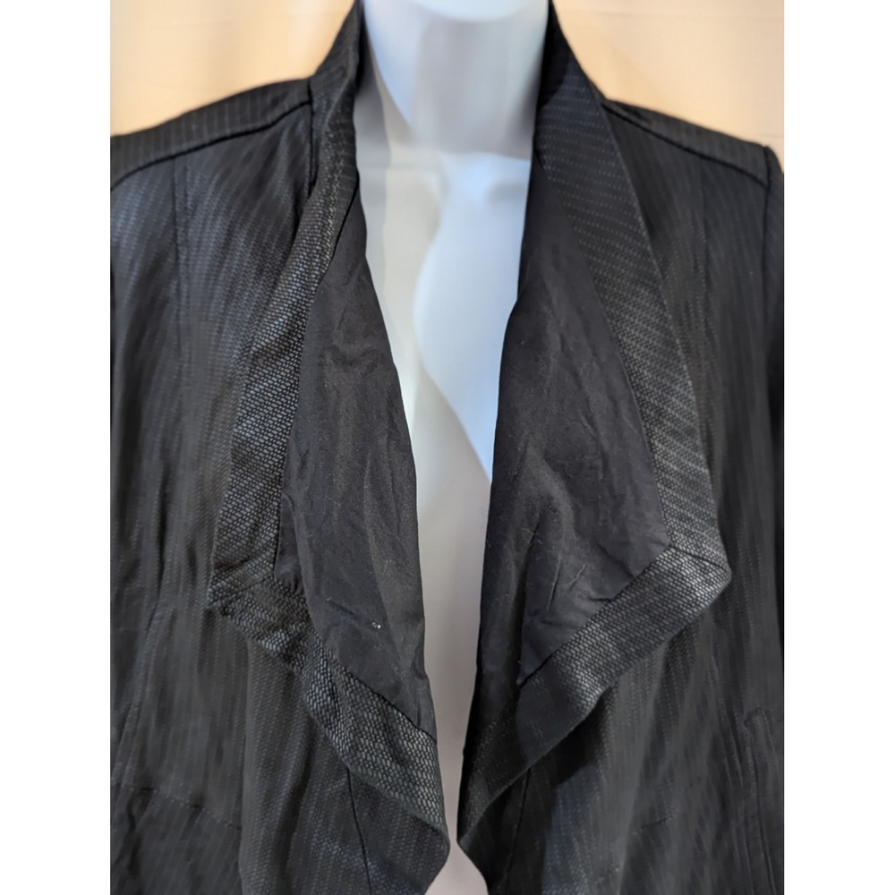 G.I.L.I.‎ Got It Love It Black Textured Leather Draped Open Front Jacket Size 2 - Picture 4 of 8